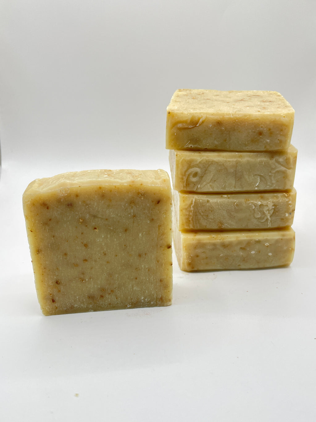 Exfoliating Clementine Soap: Natural Glow with Pure Essential Oils