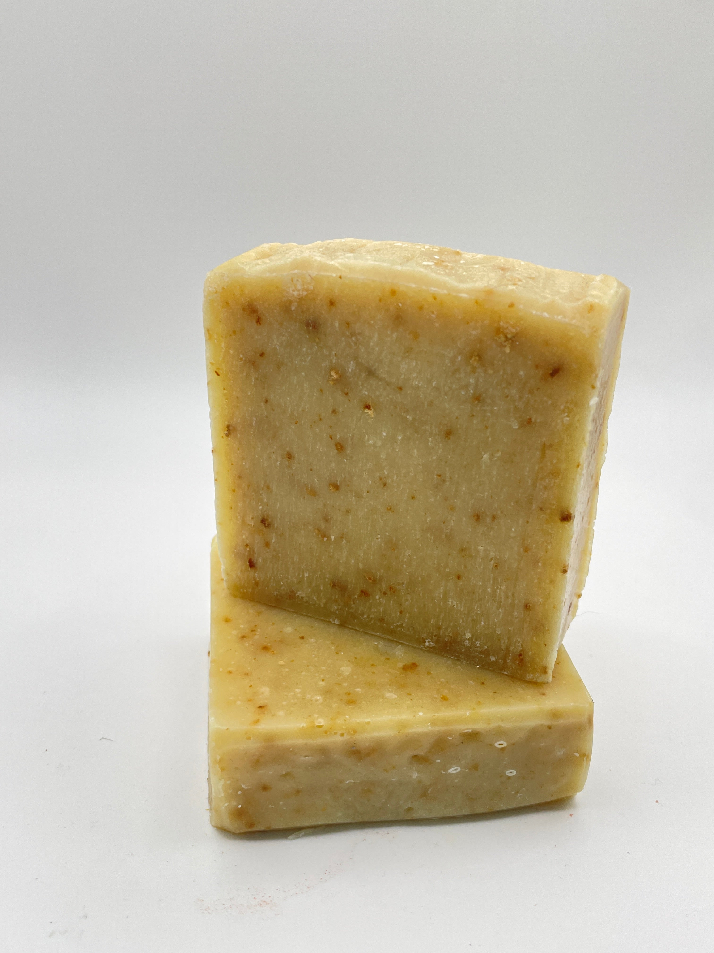 Exfoliating Clementine Soap: Natural Glow with Pure Essential Oils