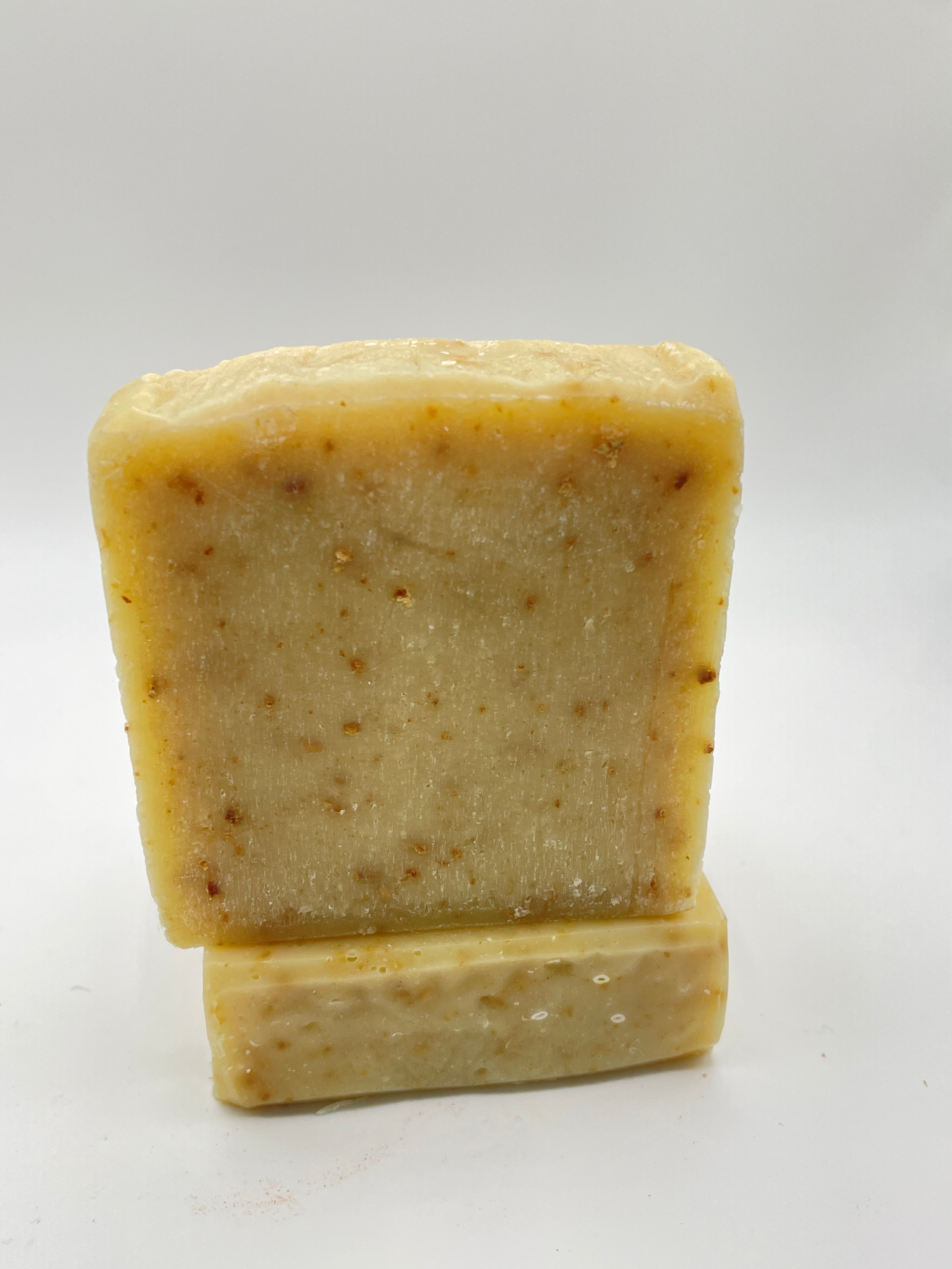 Exfoliating Clementine Soap: Natural Glow with Pure Essential Oils