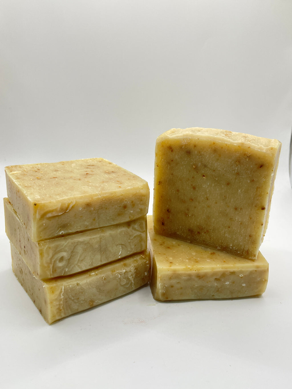 Exfoliating Clementine Soap: Natural Glow with Pure Essential Oils